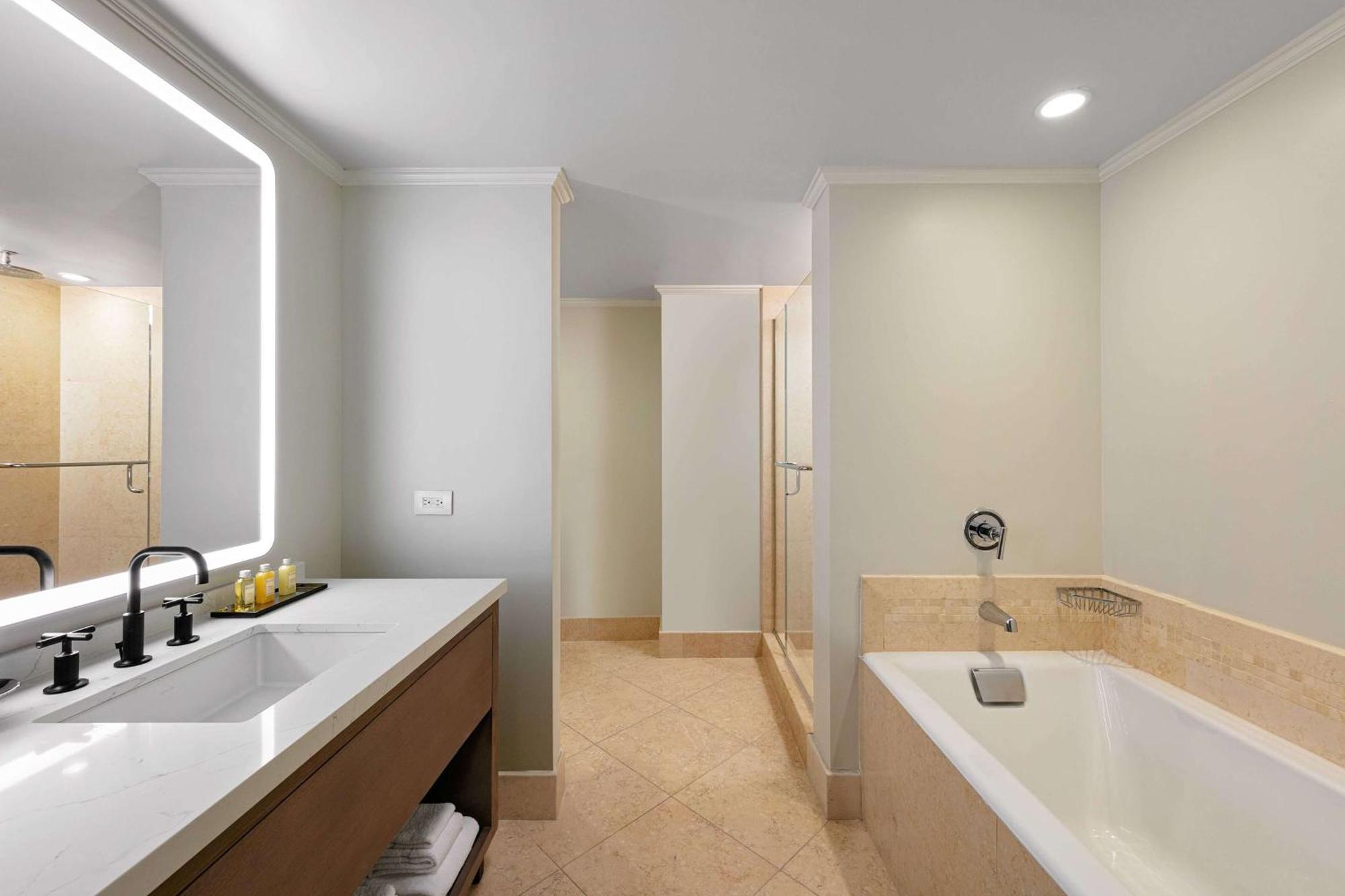 Junior King Suite