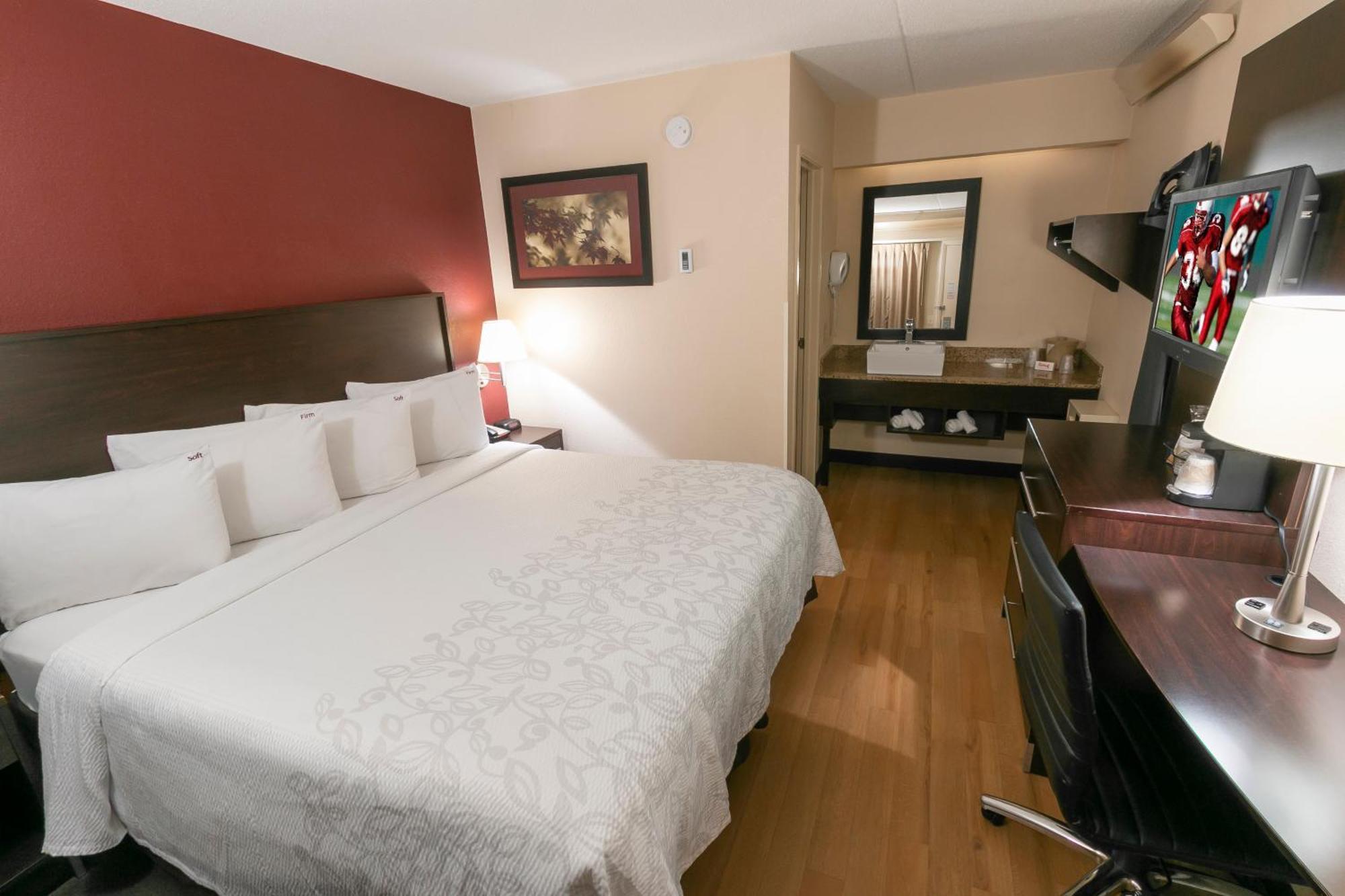 Premium King Room Smoke Free (Upgraded Bedding & Snack),1434855433:JPEG