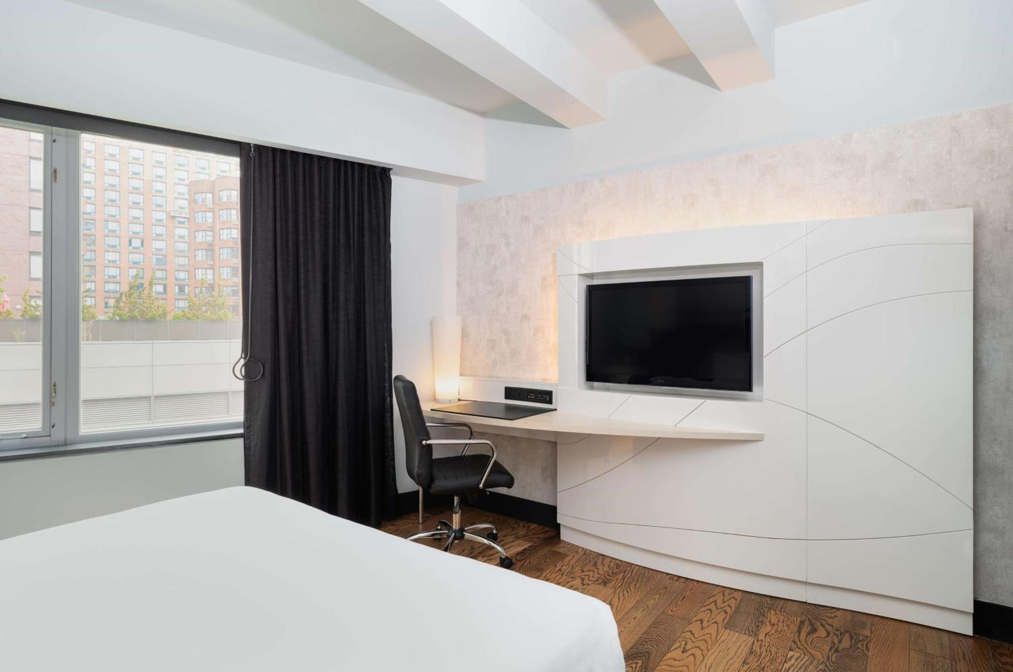 King Room with Accessible Shower - Disability Access