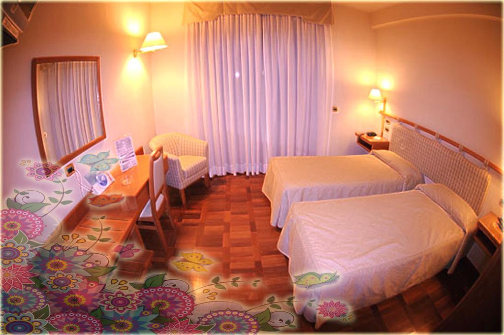 Twin Room,1274563957:JPEG