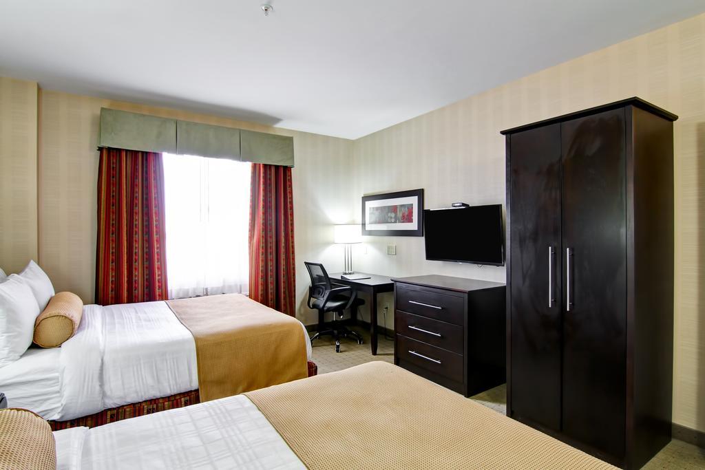 Queen Suite with Two Queen Beds