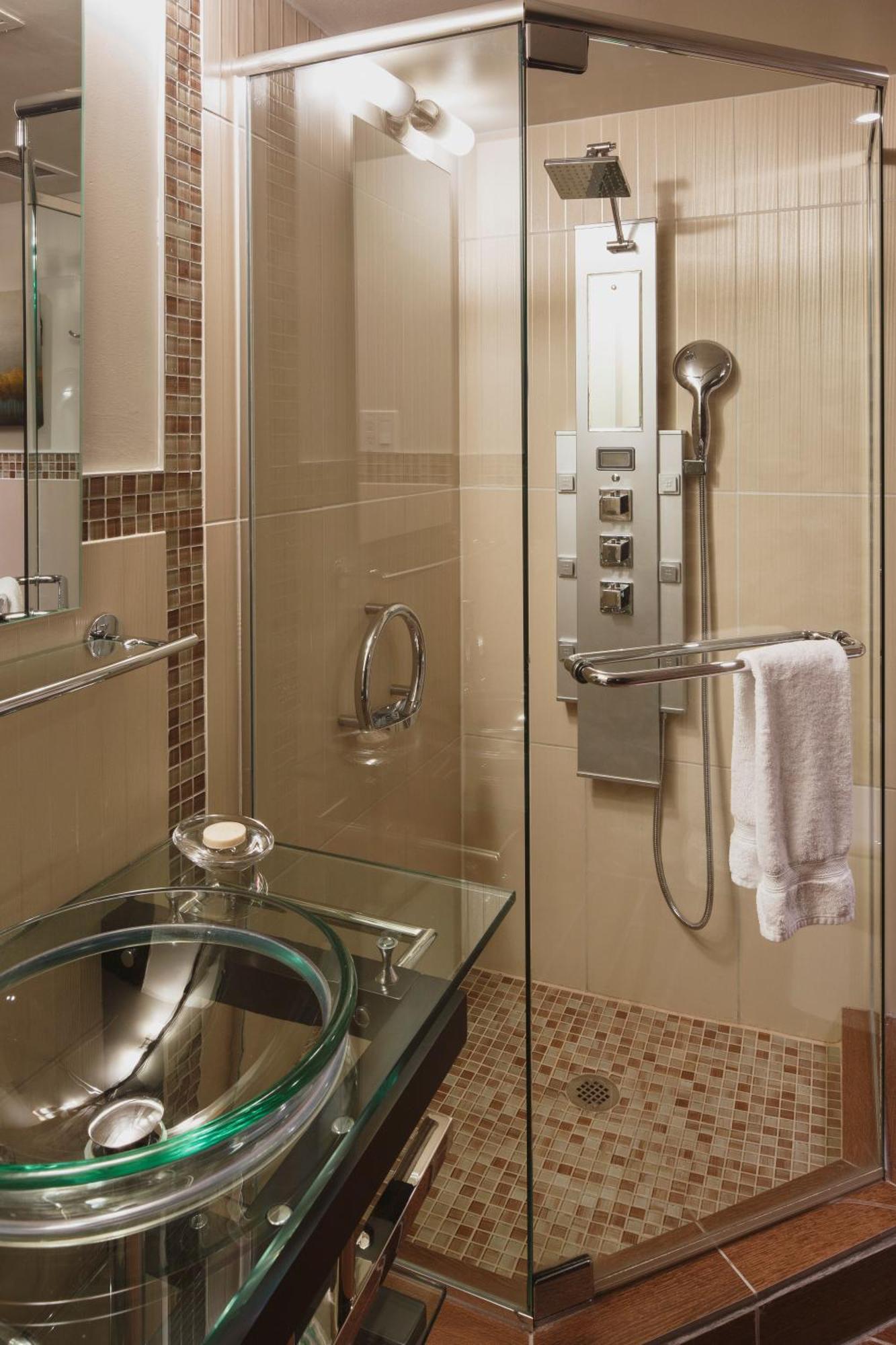 Deluxe King Suite