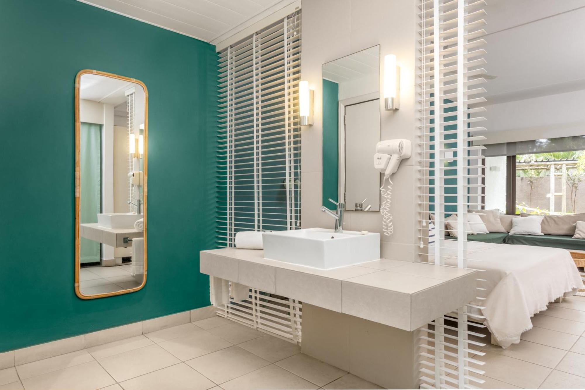 Deluxe Family Room,1592897694:JPEG