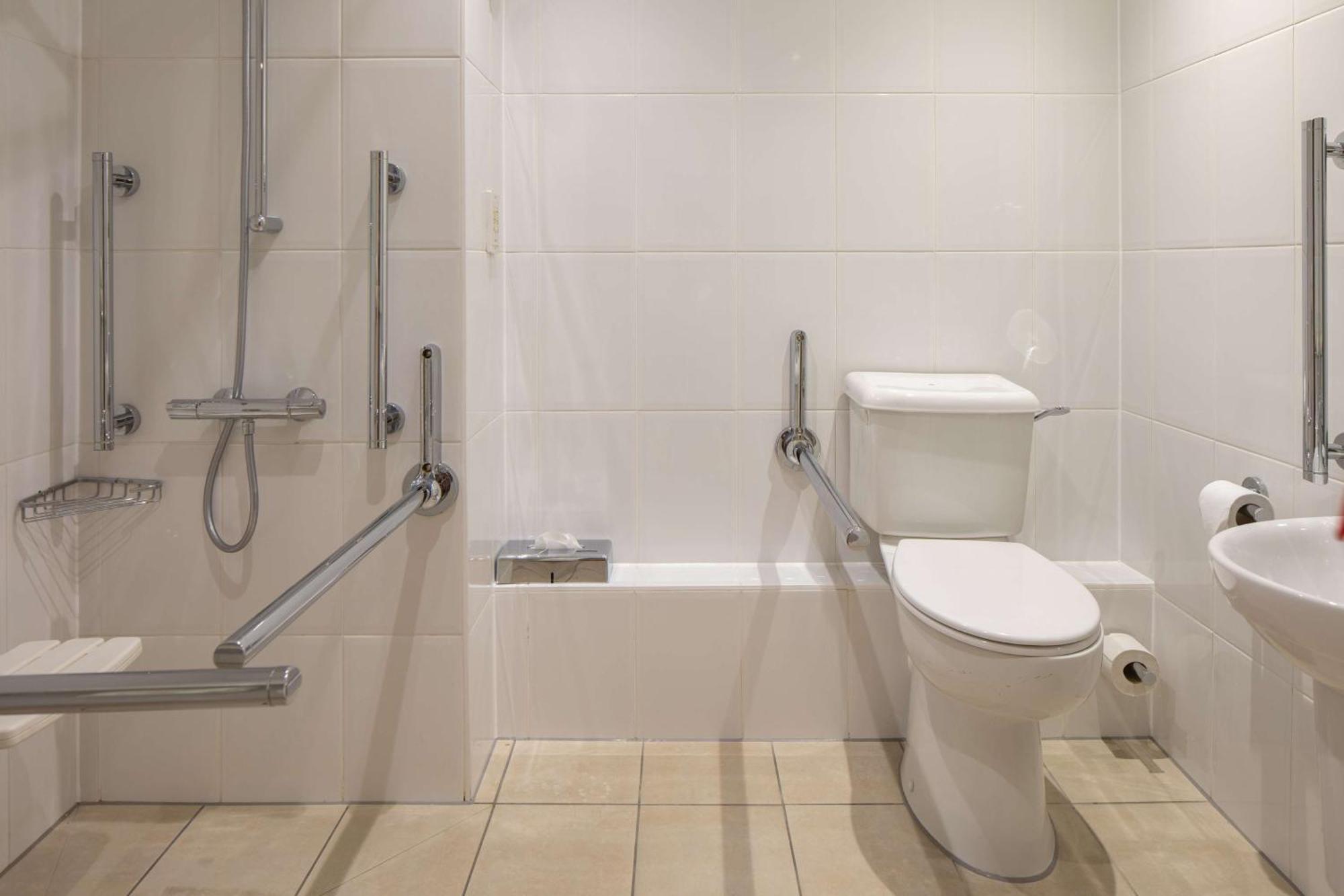 Queen Room - Mobility Access