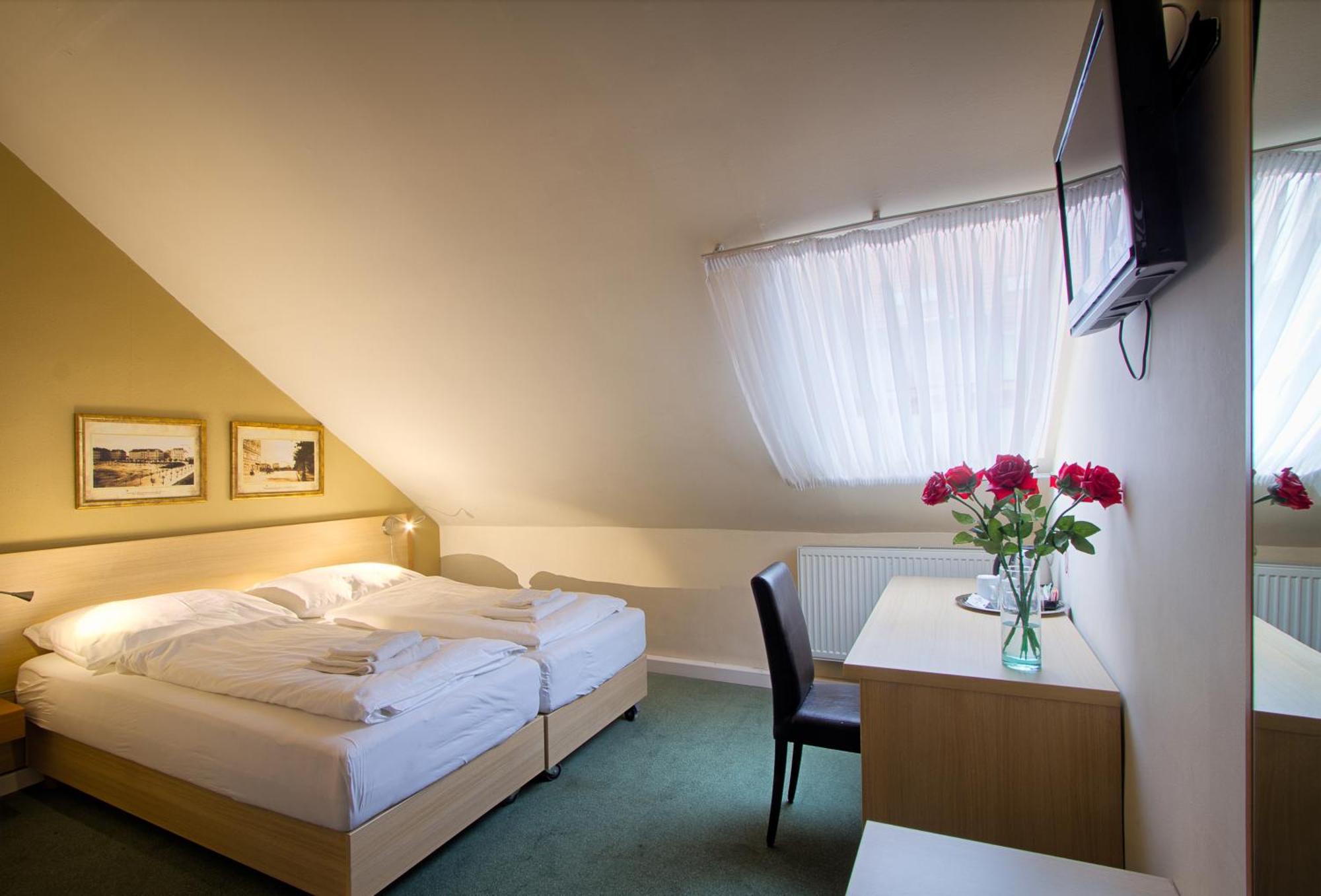 Double or Twin Economy Room Attic,1437813277:JPEG