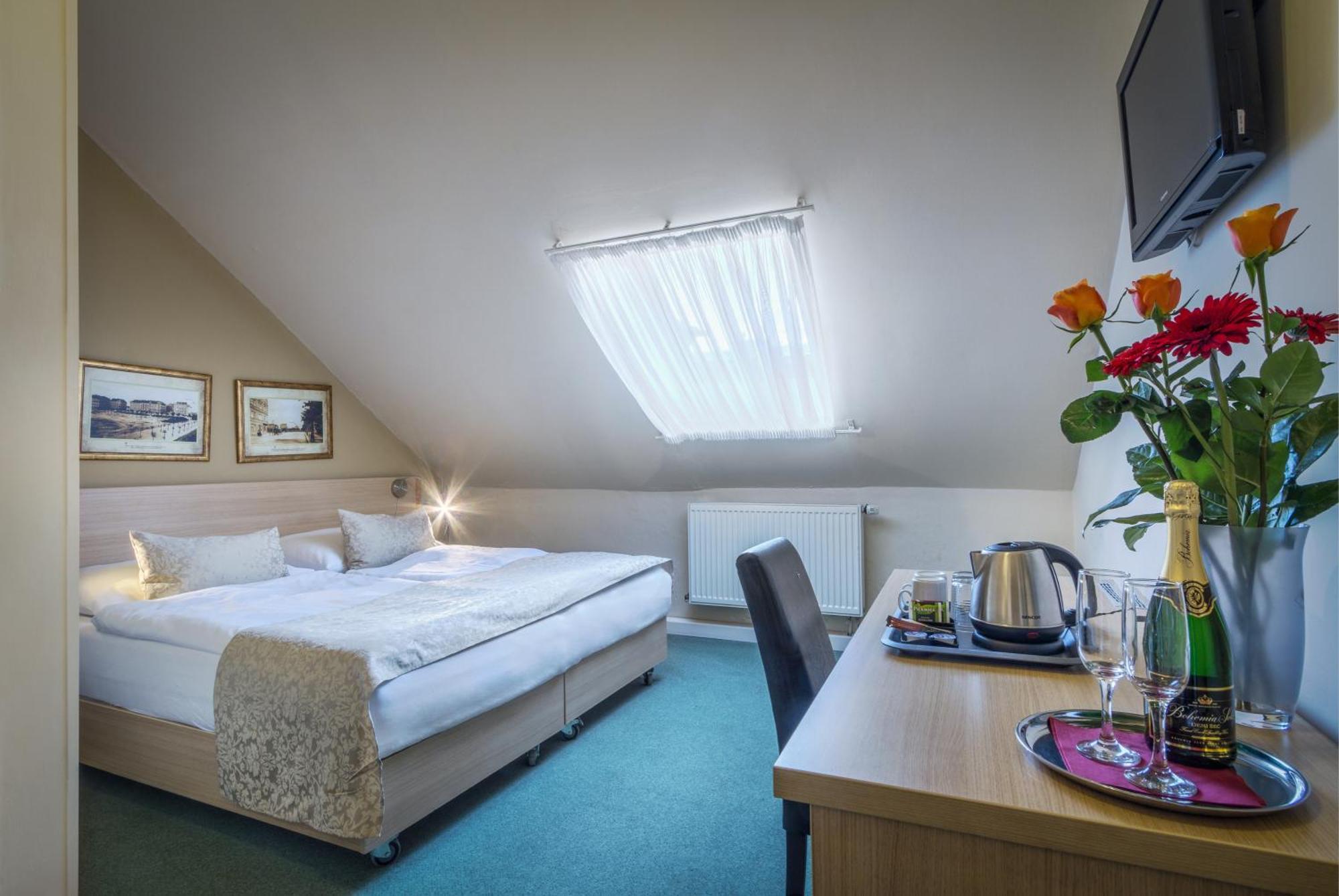 Double or Twin Economy Room Attic