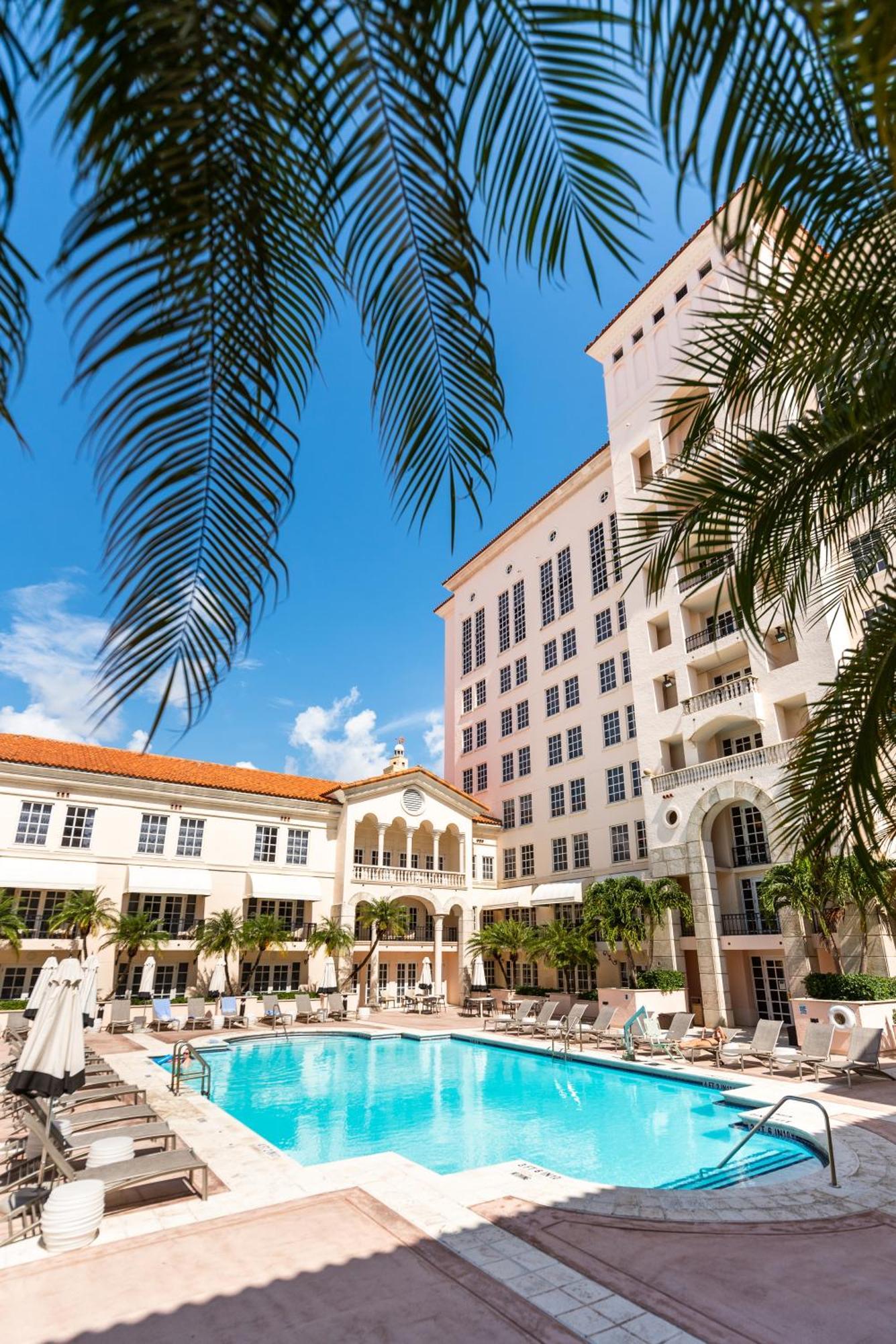 Suite Pool View