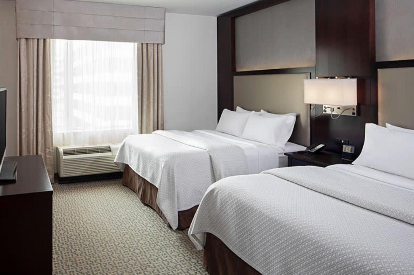 Queen Suite - Accessible/Non-Smoking