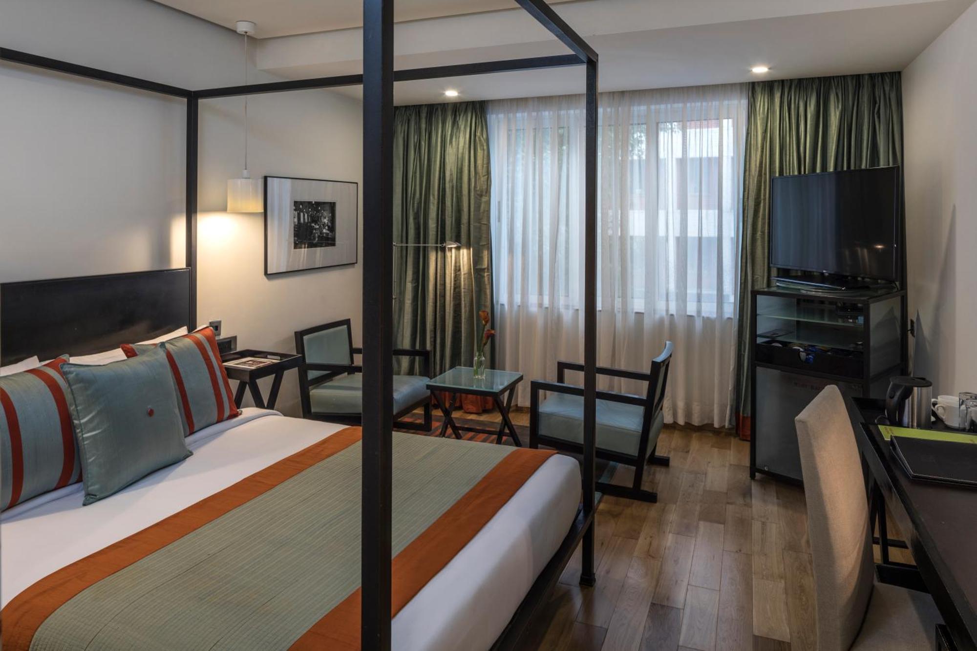 Deluxe Double Room on F&B Happy Hours 11 on selected beverages from 5 to 9 PmSunday to Friday