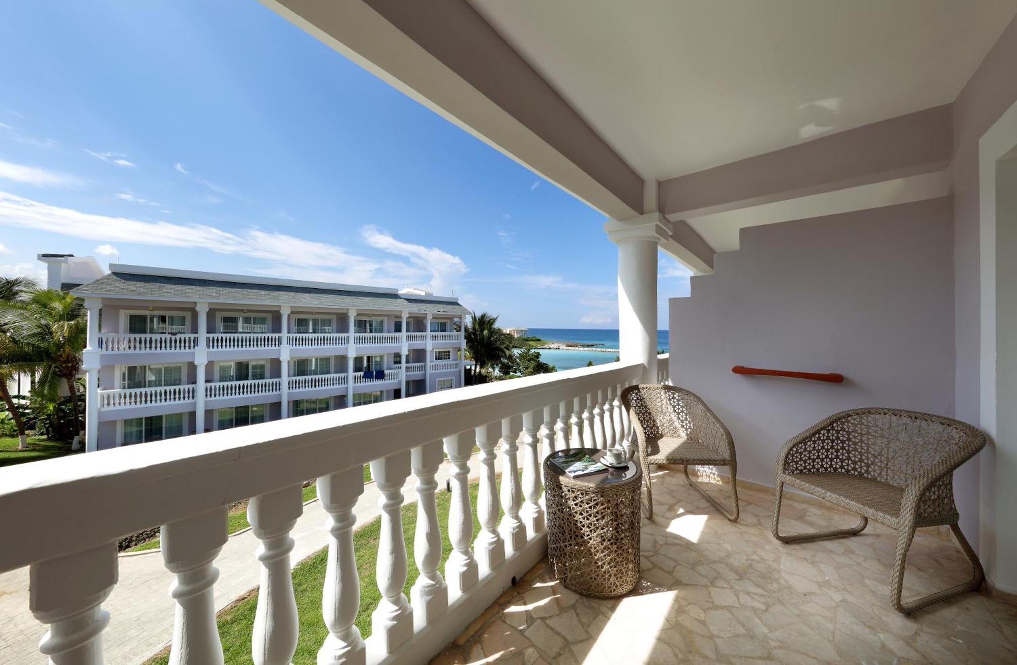 Junior Suite Beachside