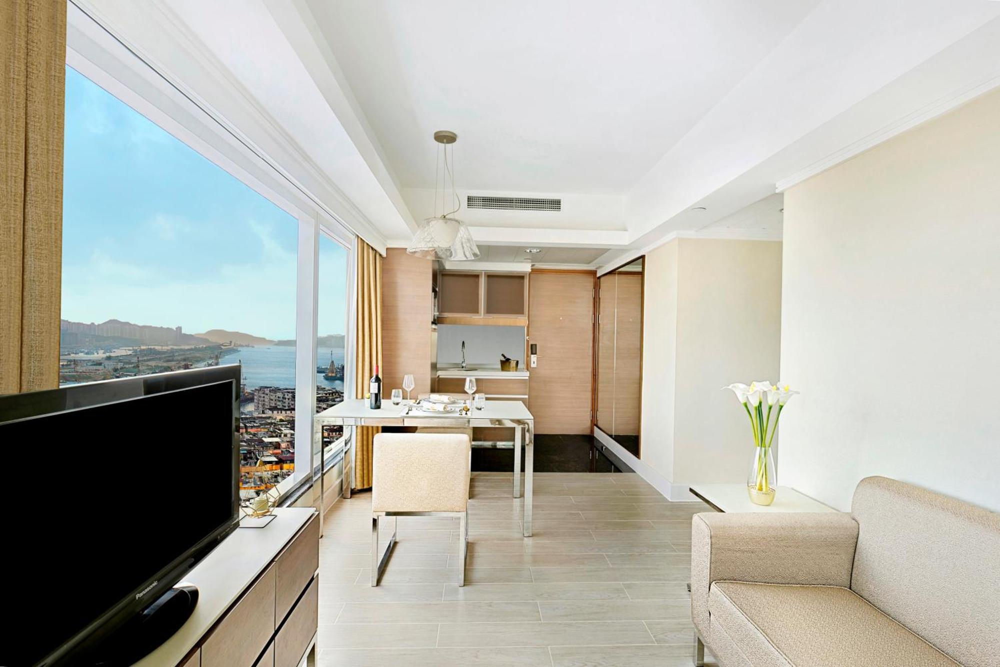 Suite Pool Garden View
