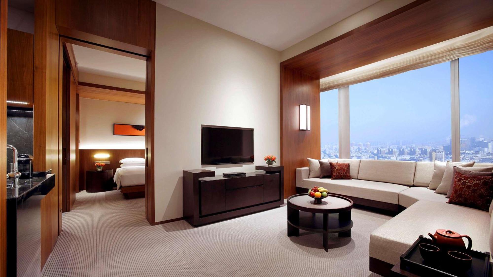 Deluxe King Suite