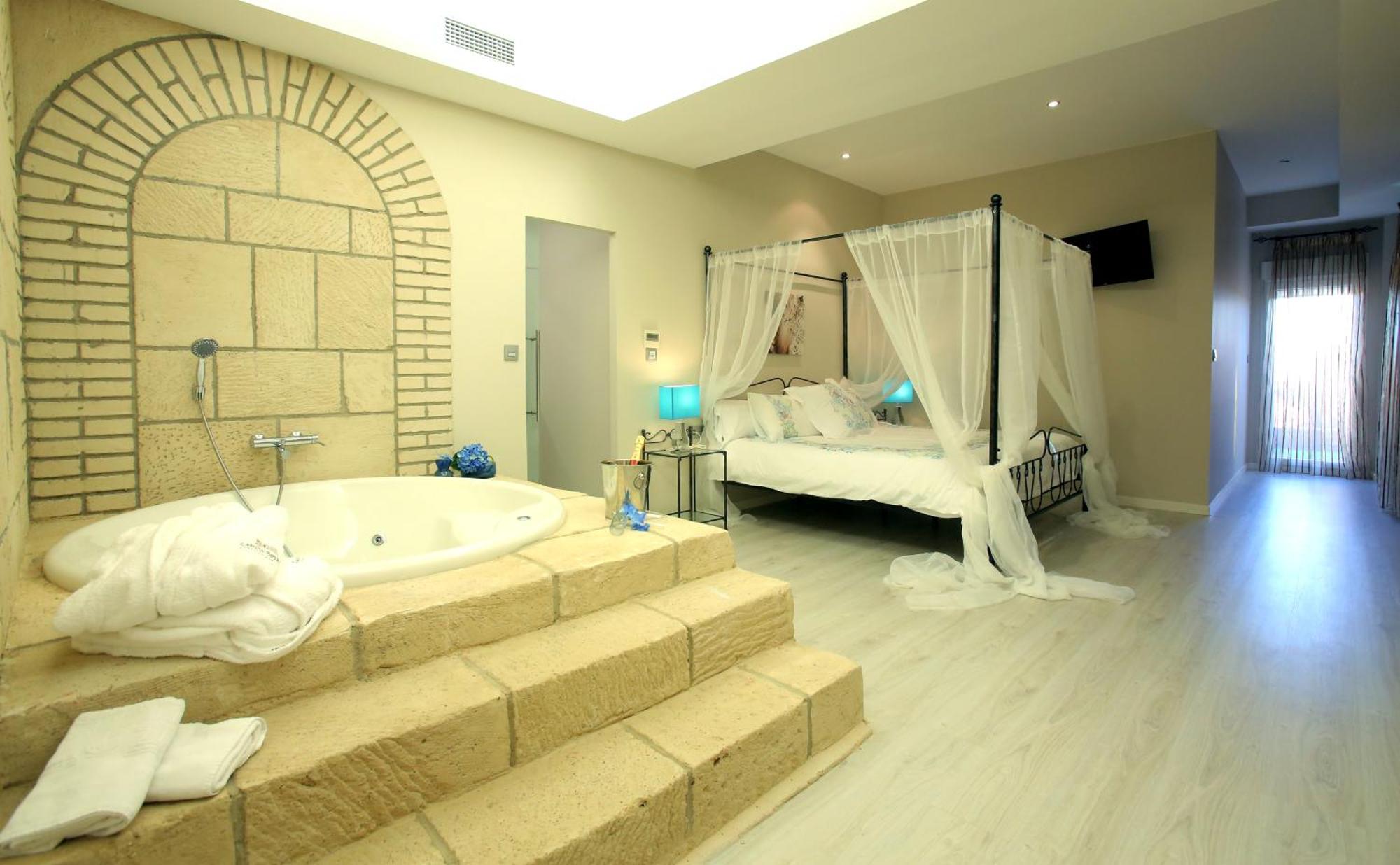 Queen Suite Spa Bath,1443954979:JPEG