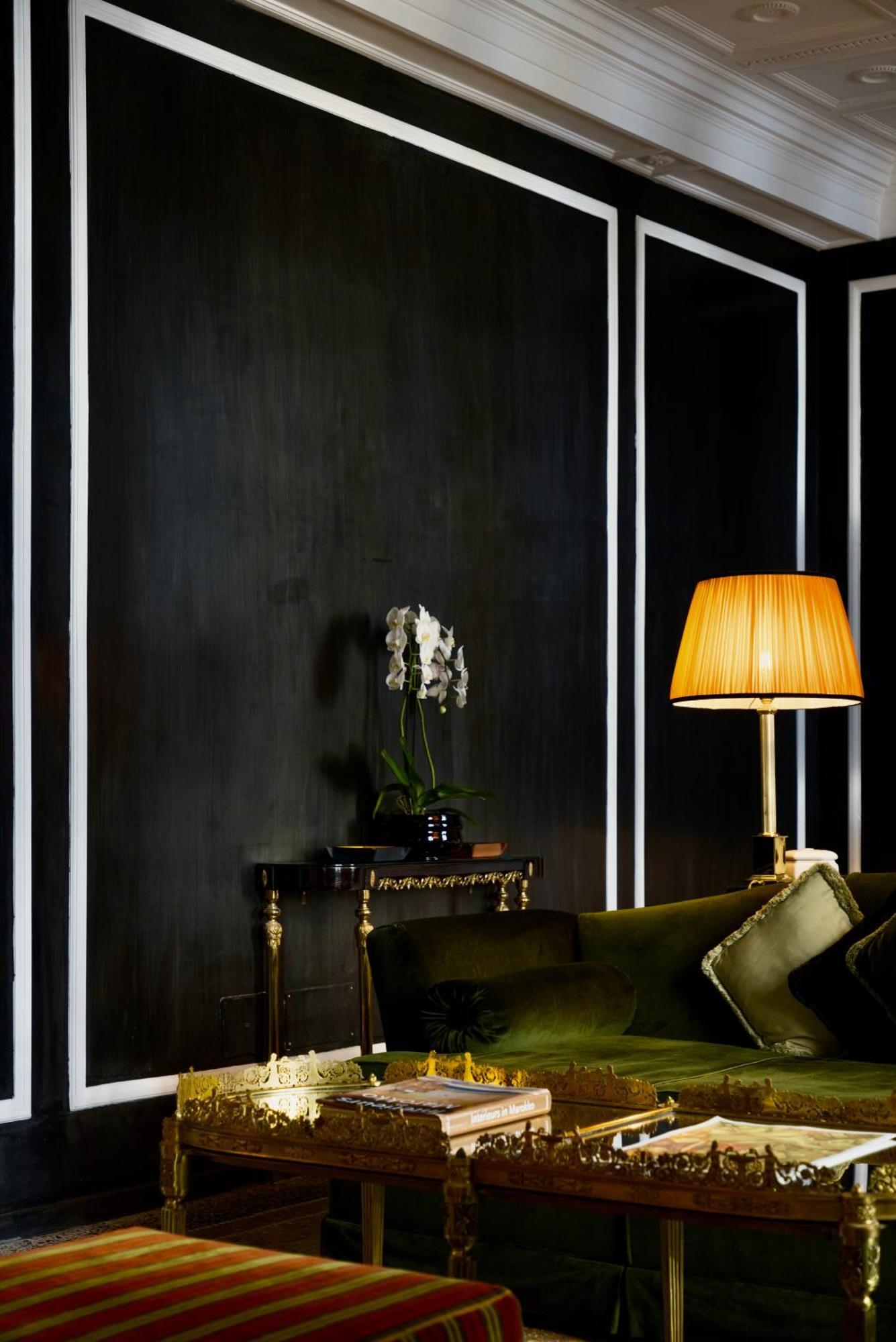 Suite,1446381841:JPEG