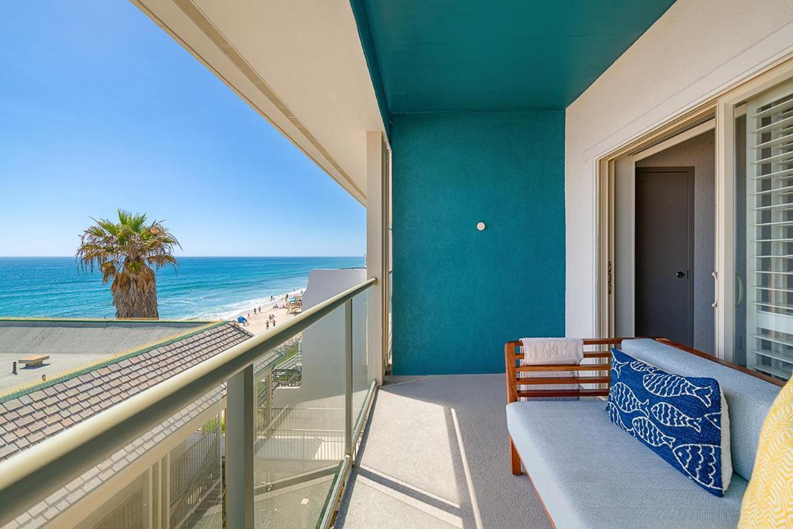 Standard King Room Partial Sea View