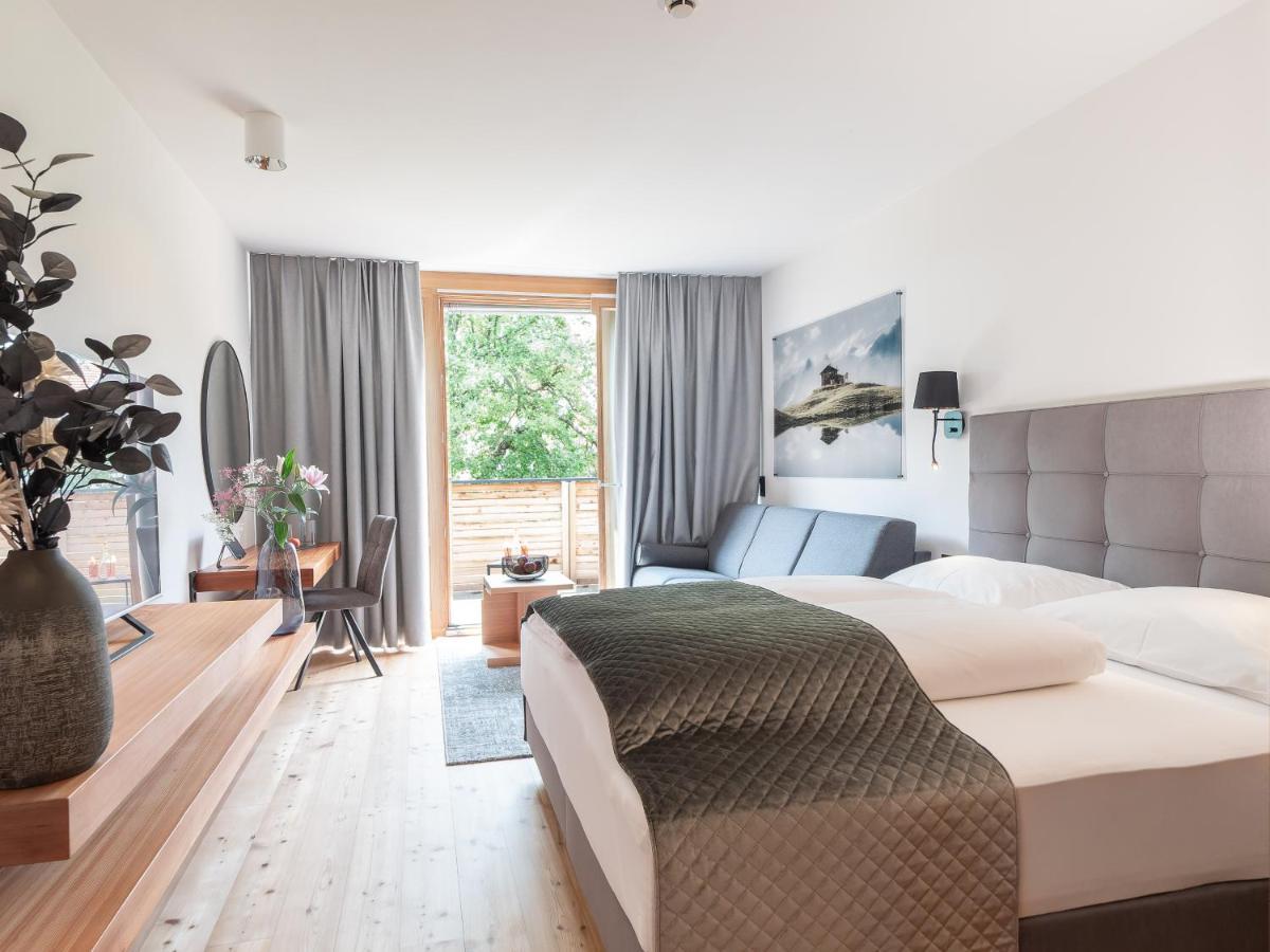 Deluxe Double Room Balcony,1449315733:JPEG