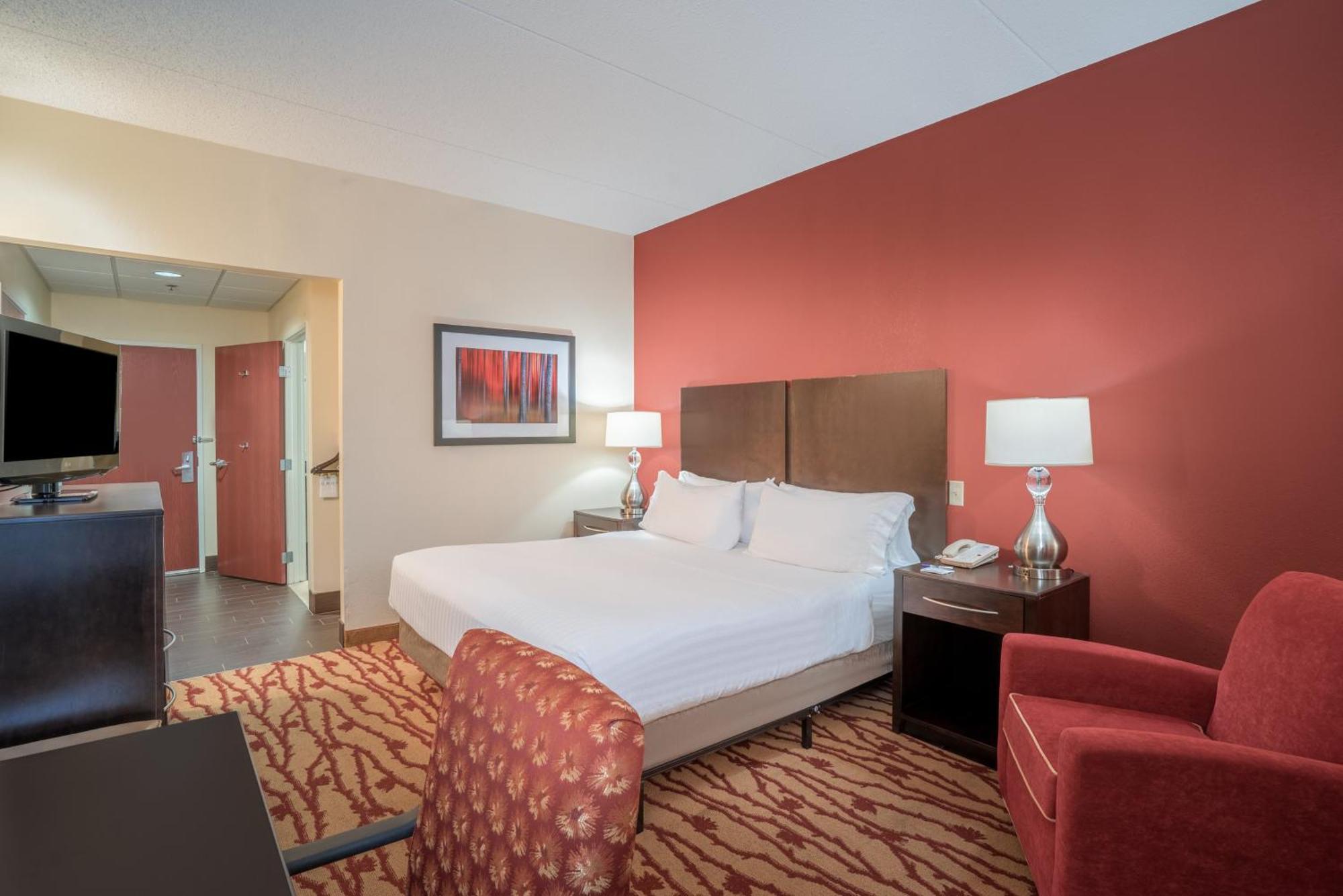 King Room with Roll In Shower - Non-Smoking