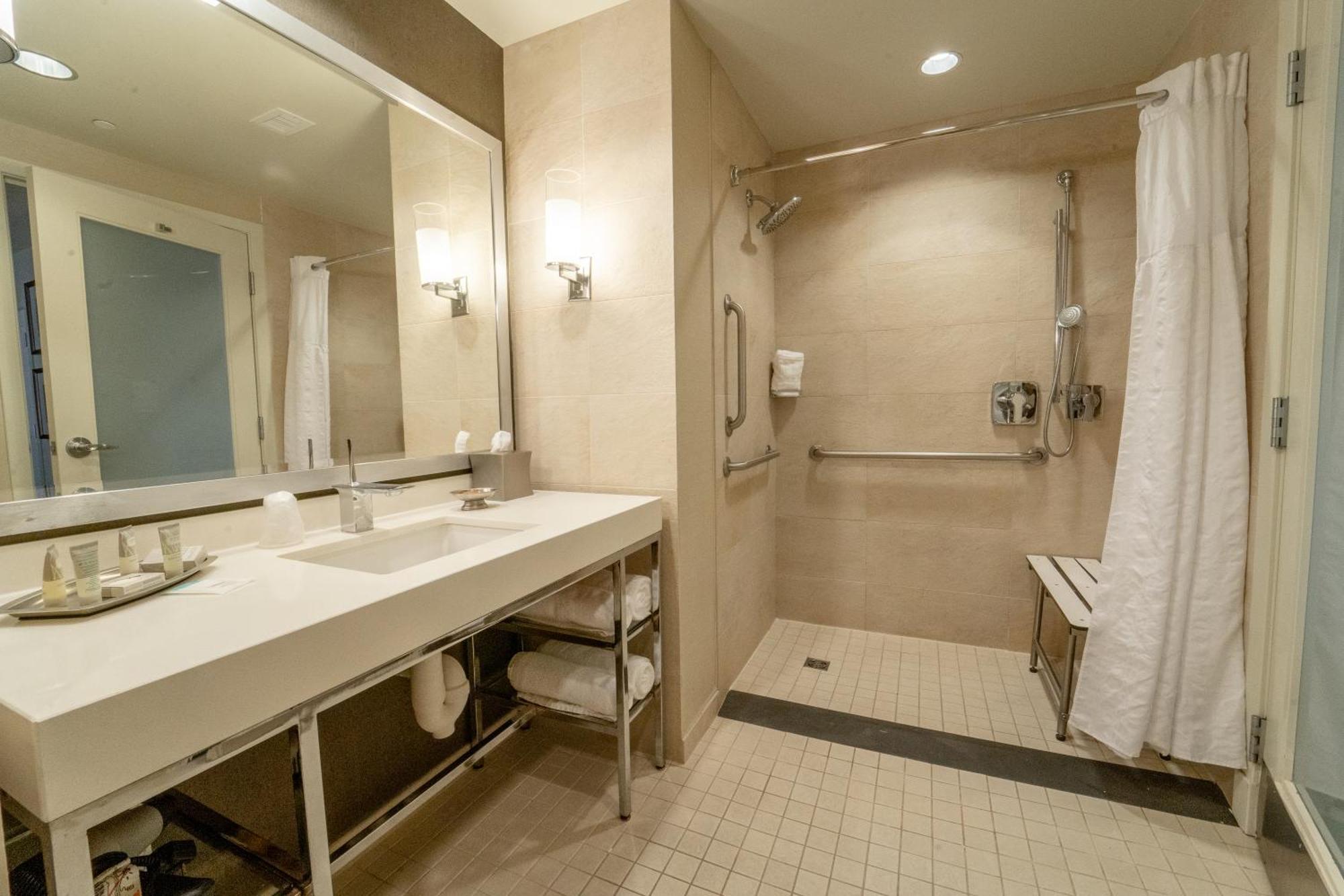 Standard Queen Accessible Room