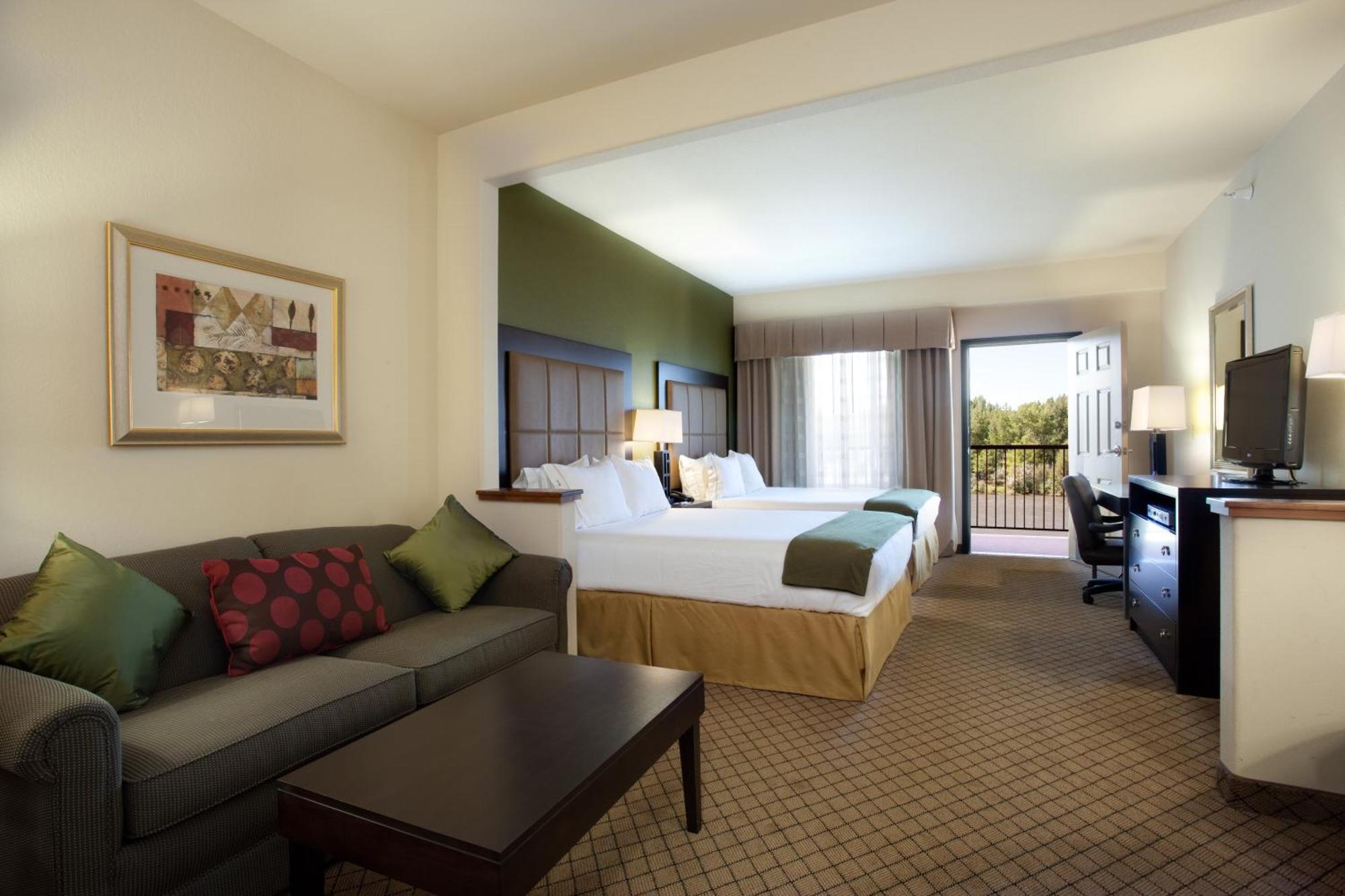 Suite with Two Queen Beds, Balcony, Sofa Bed and Wet Bar