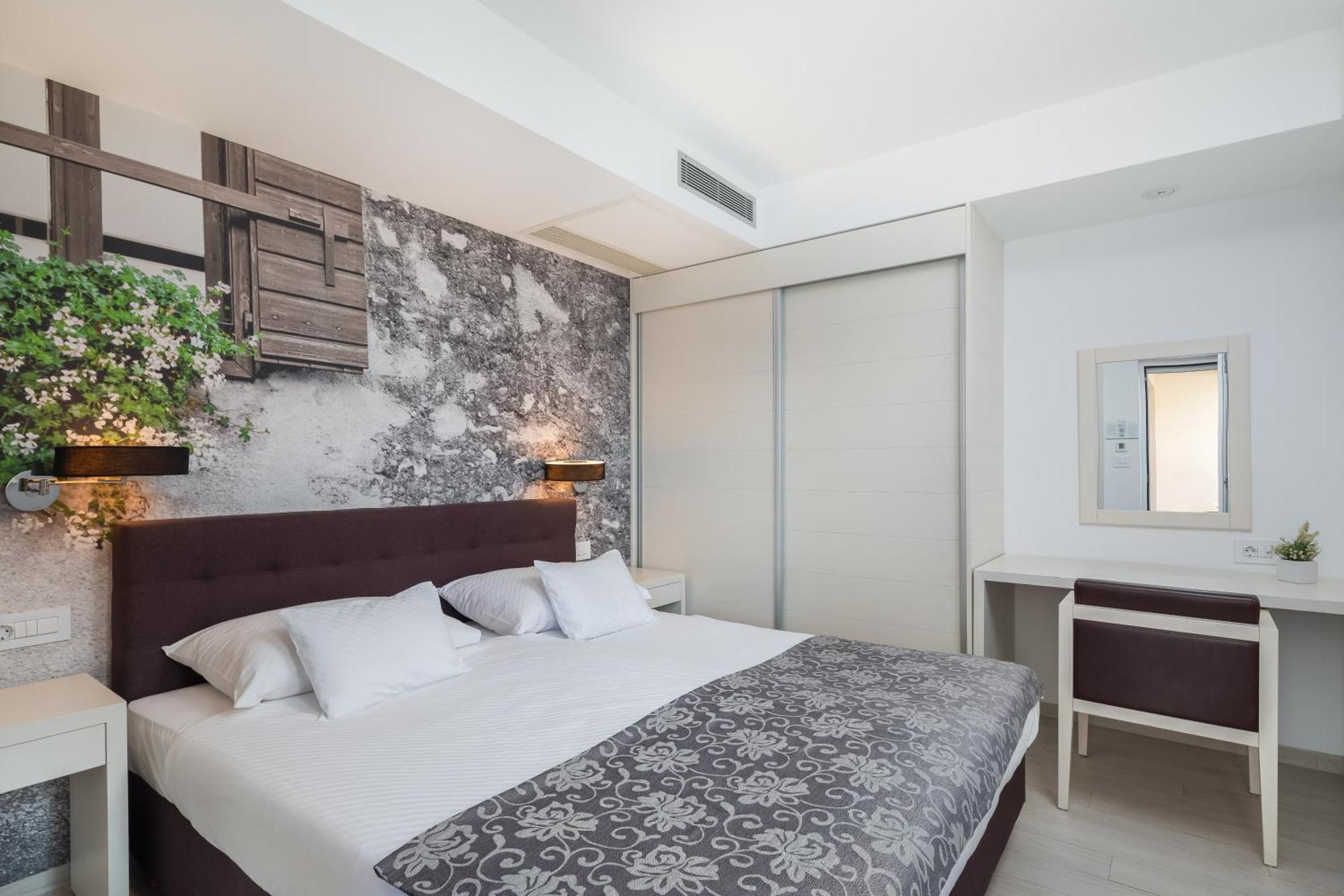 Studio Apartment Partial Sea View