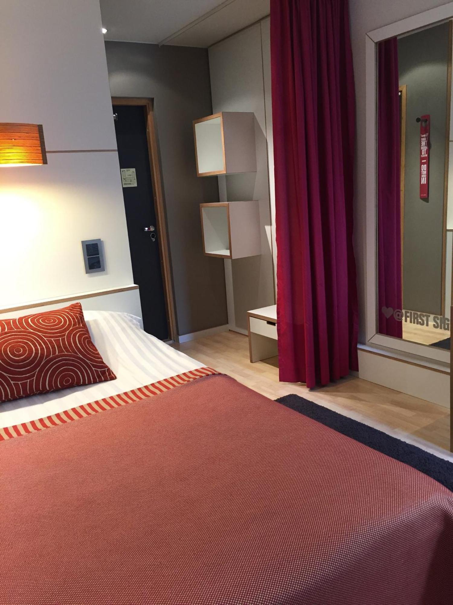 Single Room tapas buffet