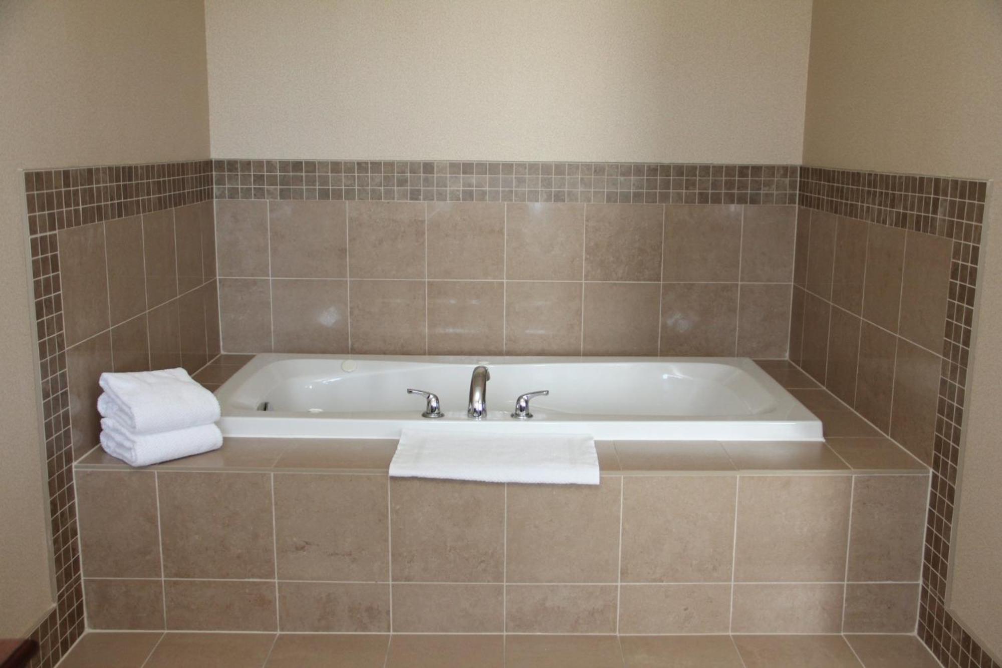 King Studio Suite with Kitchen and Jetted Tub,1730019921:JPEG