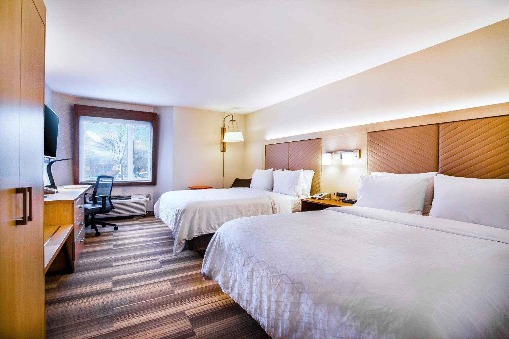 Standard Queen Room Two Queen Beds Top Floor