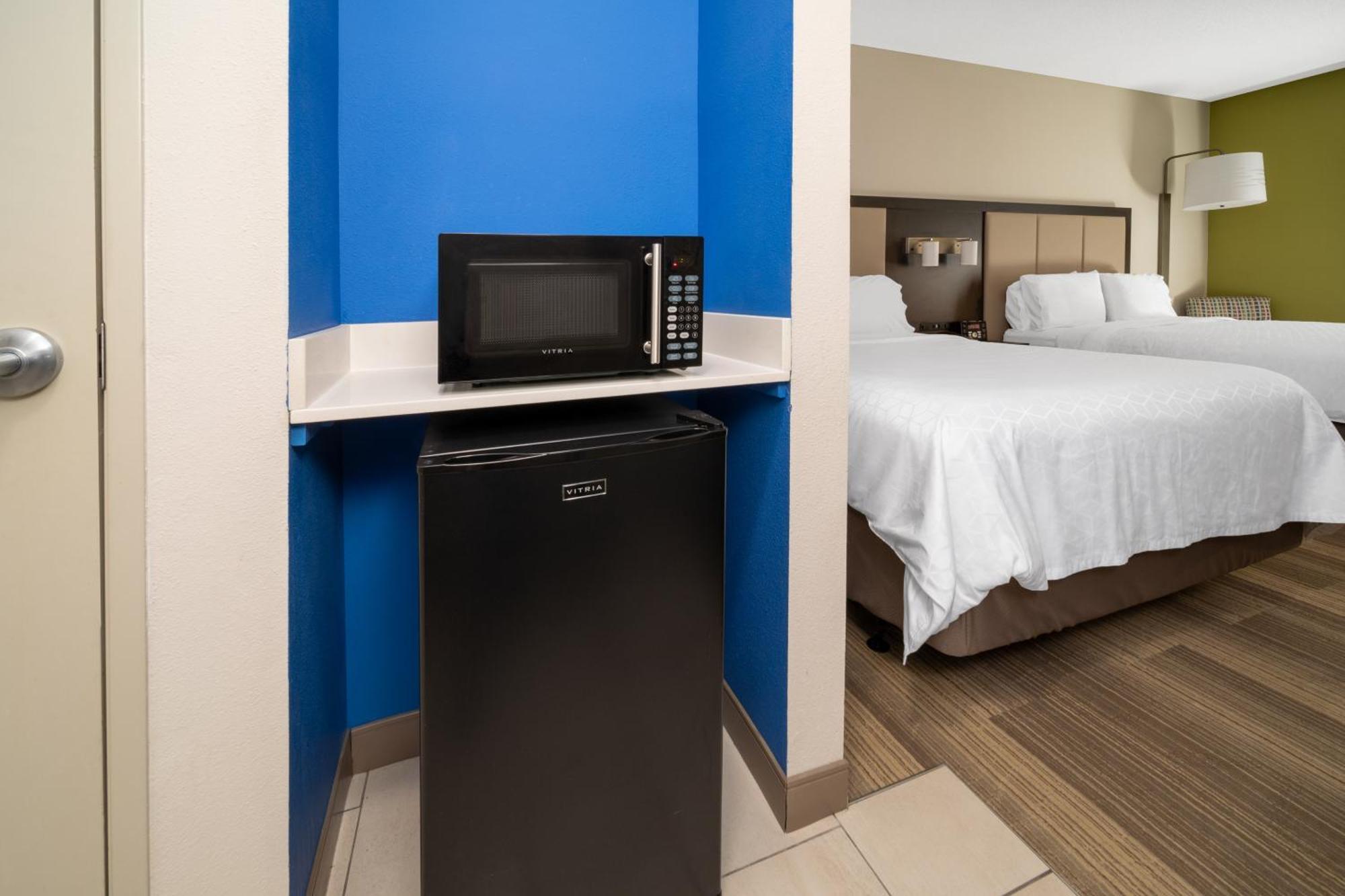 Standard Queen Room Two Queen Beds Communications Accessible