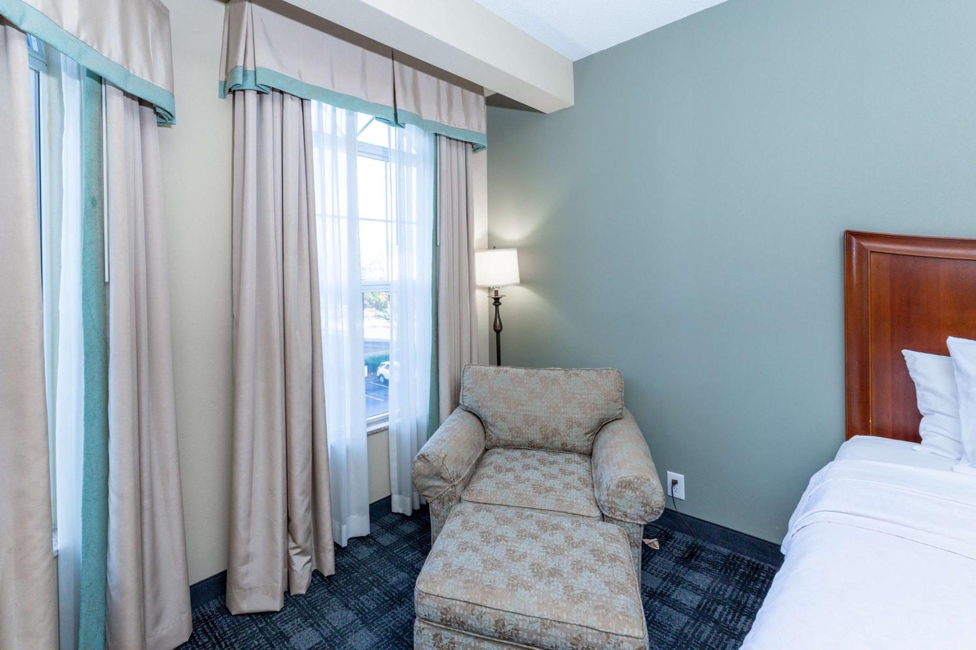 Two Bedroom Suite One King Two Queen Beds Non-Smoking
