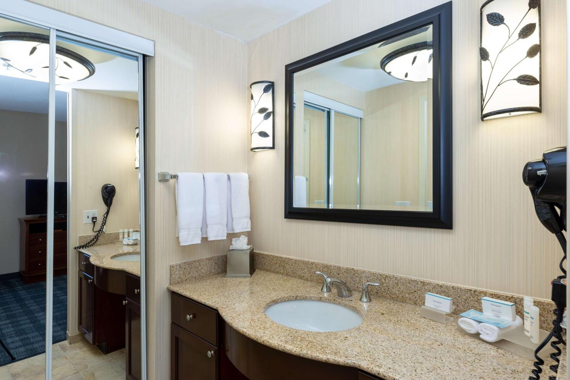 Two Bedroom Suite One King Two Queen Beds Non-Smoking