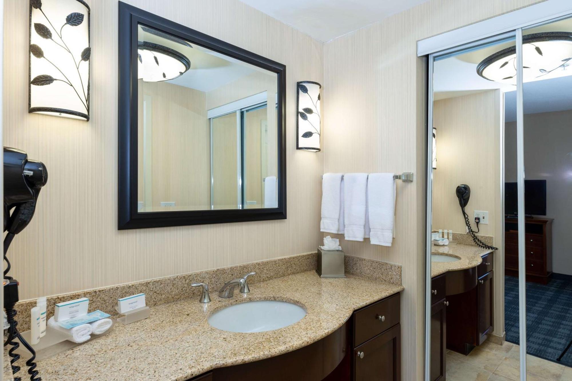 One-Bedroom King Suite Non-Smoking