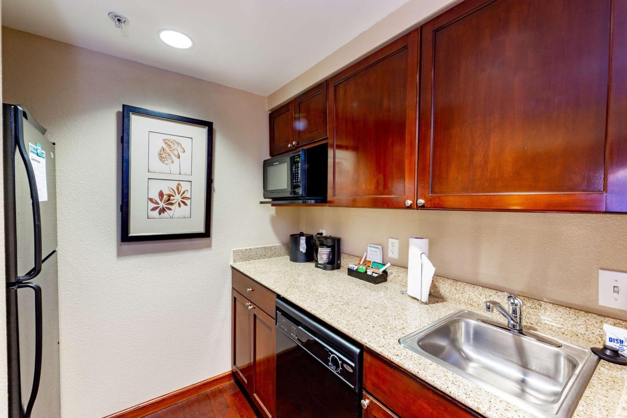 Two Bedroom Suite One King Two Queen Beds Non-Smoking