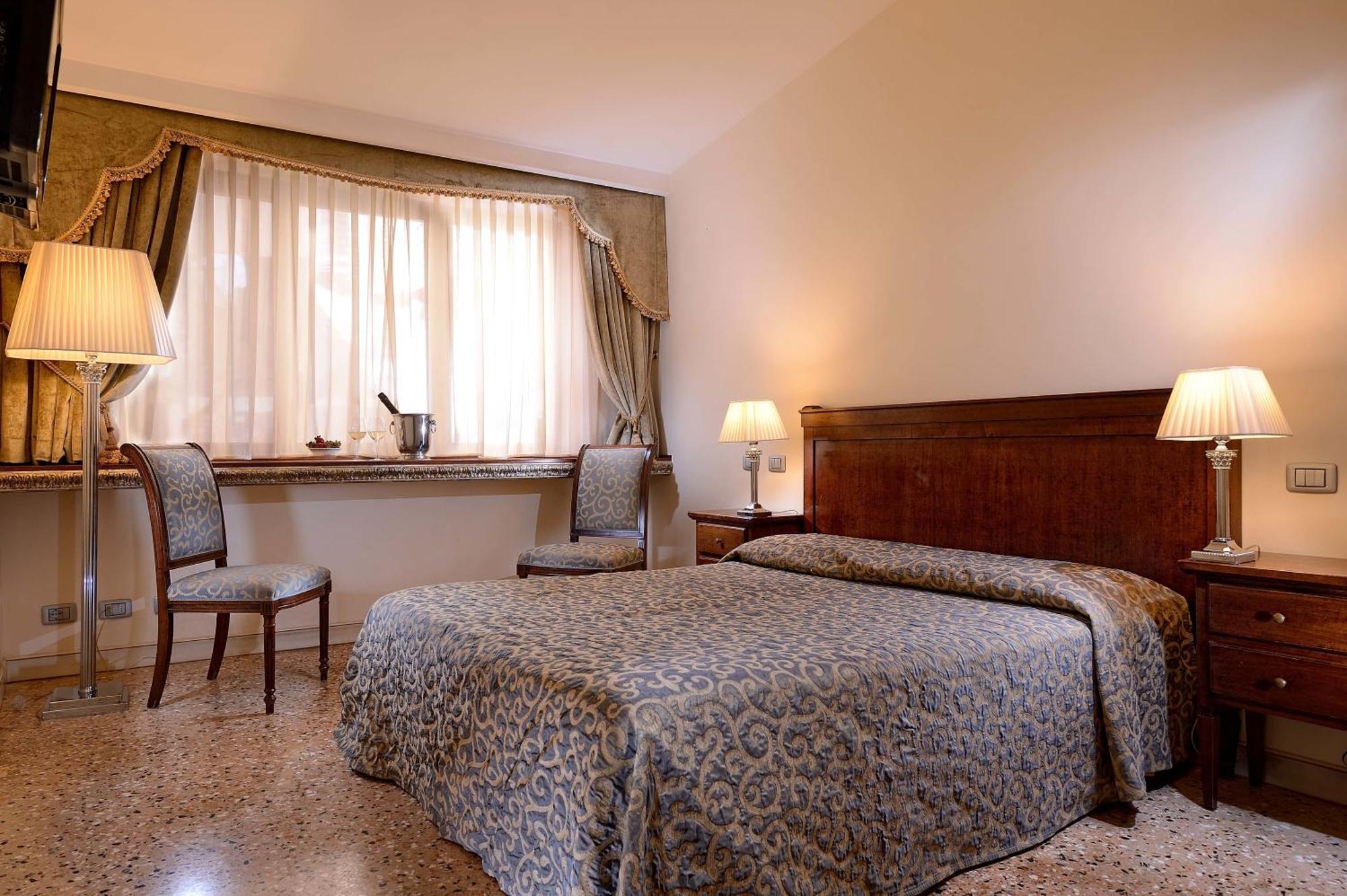 Classic Double Room,781114230:JPEG