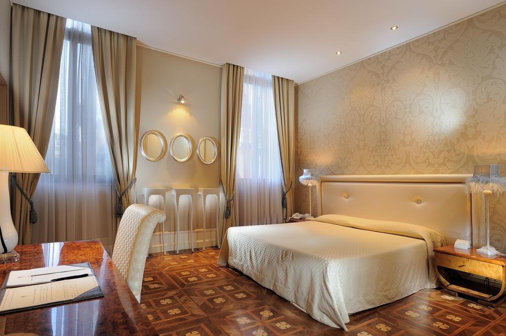 Junior Suite Canal View