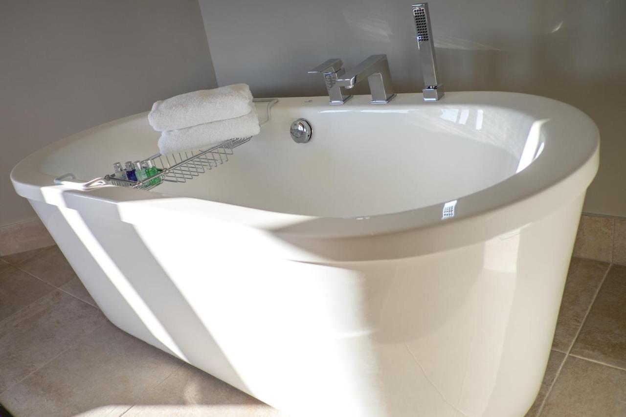 Luxury Turret Double Room,1479651555:JPEG