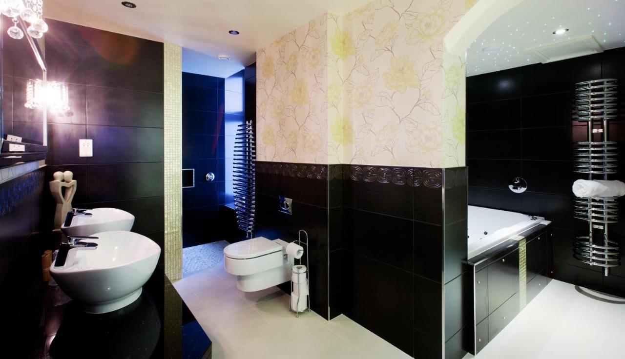 Ultimate Luxury Room 2 with Double Spa Bath