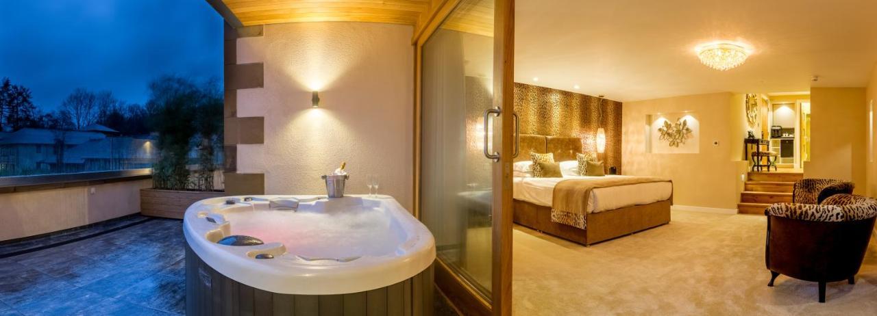 Luxury Suite with Hot Tub