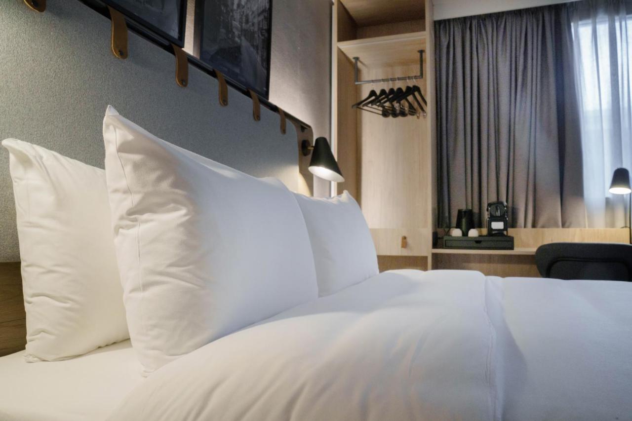 Superior Room - 1 Queen Bed,1576682702:JPEG