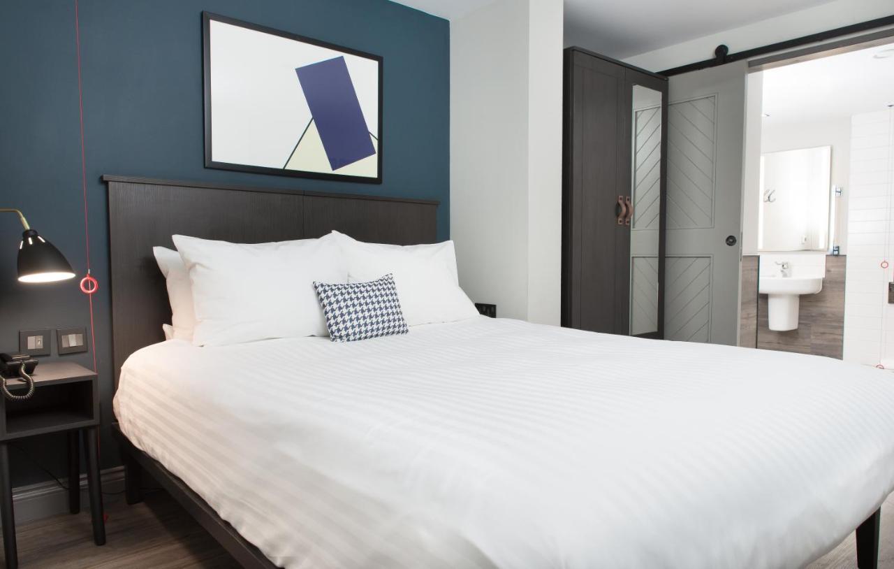 Accessible, Studio, 1 Double,1556164954:JPEG