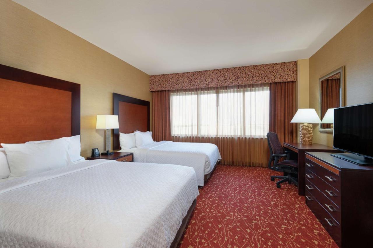 Suite Two Queen Beds Non-Smoking