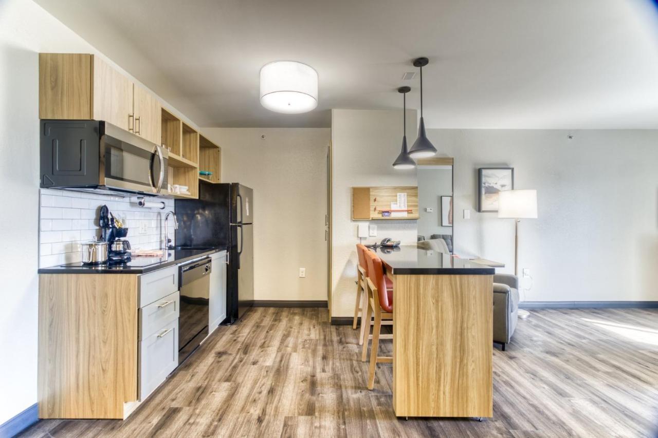 One-Bedroom King Suite with Sofa Bed,1559657704:JPEG