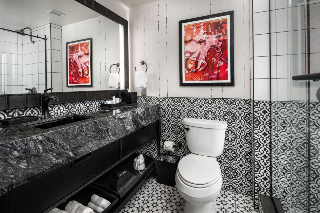 Lodge 2 Queen Beds,1499347573:JPEG