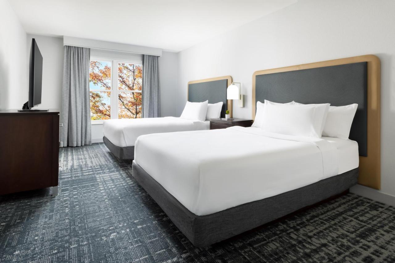Two Bedroom Suite One King Two Queen Beds Non-Smoking