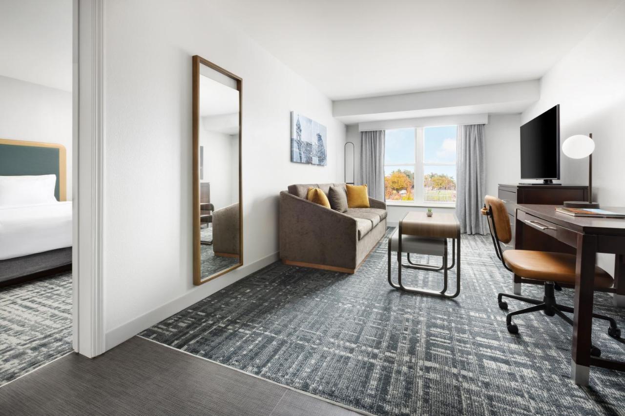 One-Bedroom King Suite Non-Smoking