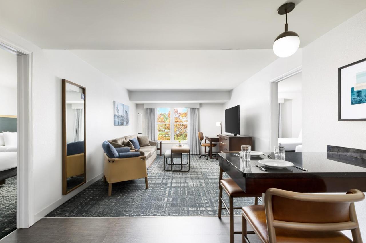 Two Bedroom Suite One King Two Queen Beds Non-Smoking