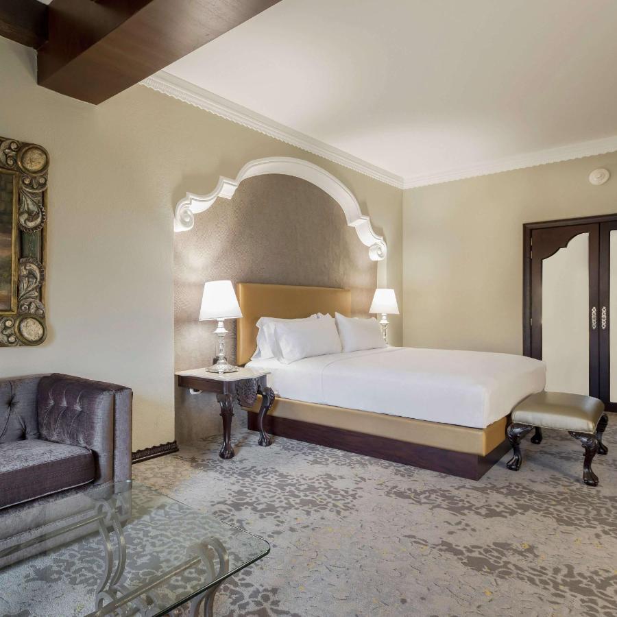 Deluxe Executive King Room,1499419969:JPEG