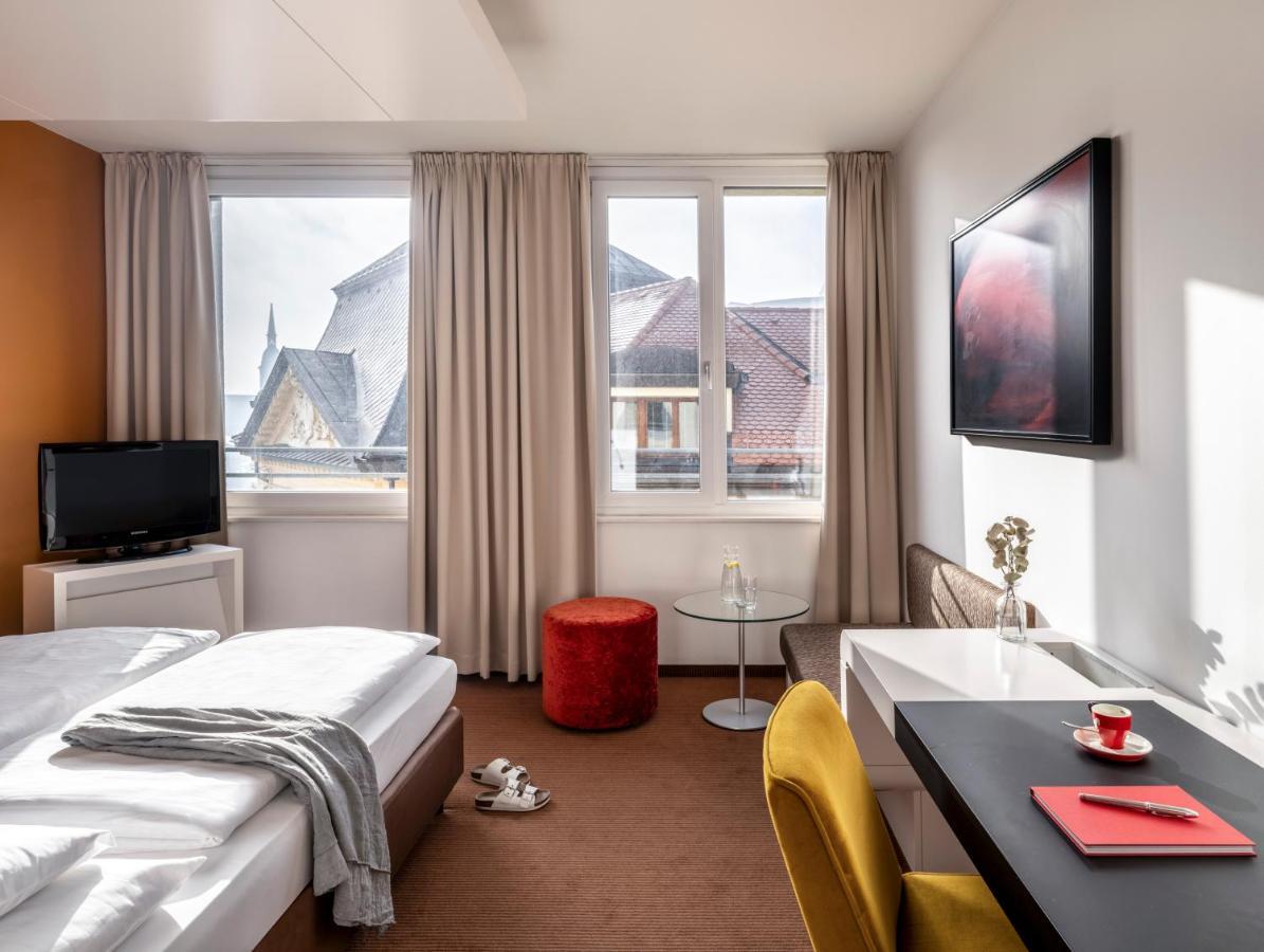 Room with View,1523454277:JPEG