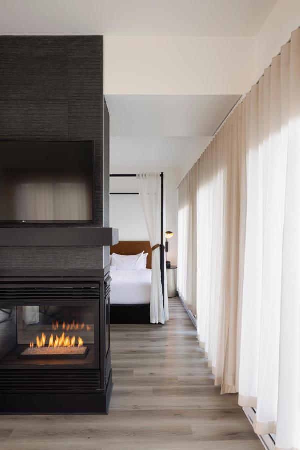 Executive Suite,1498766821:JPEG