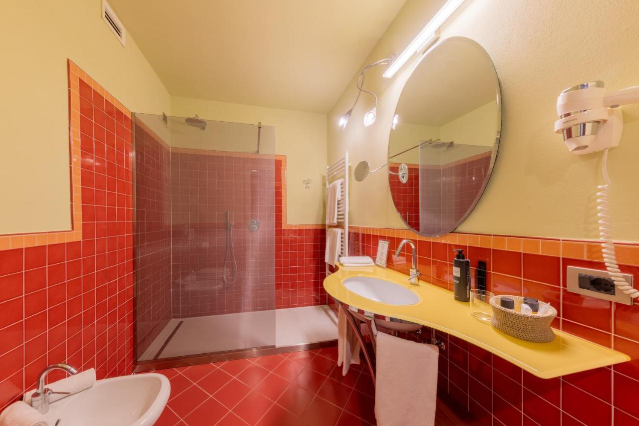 Double or Twin Room Lake View