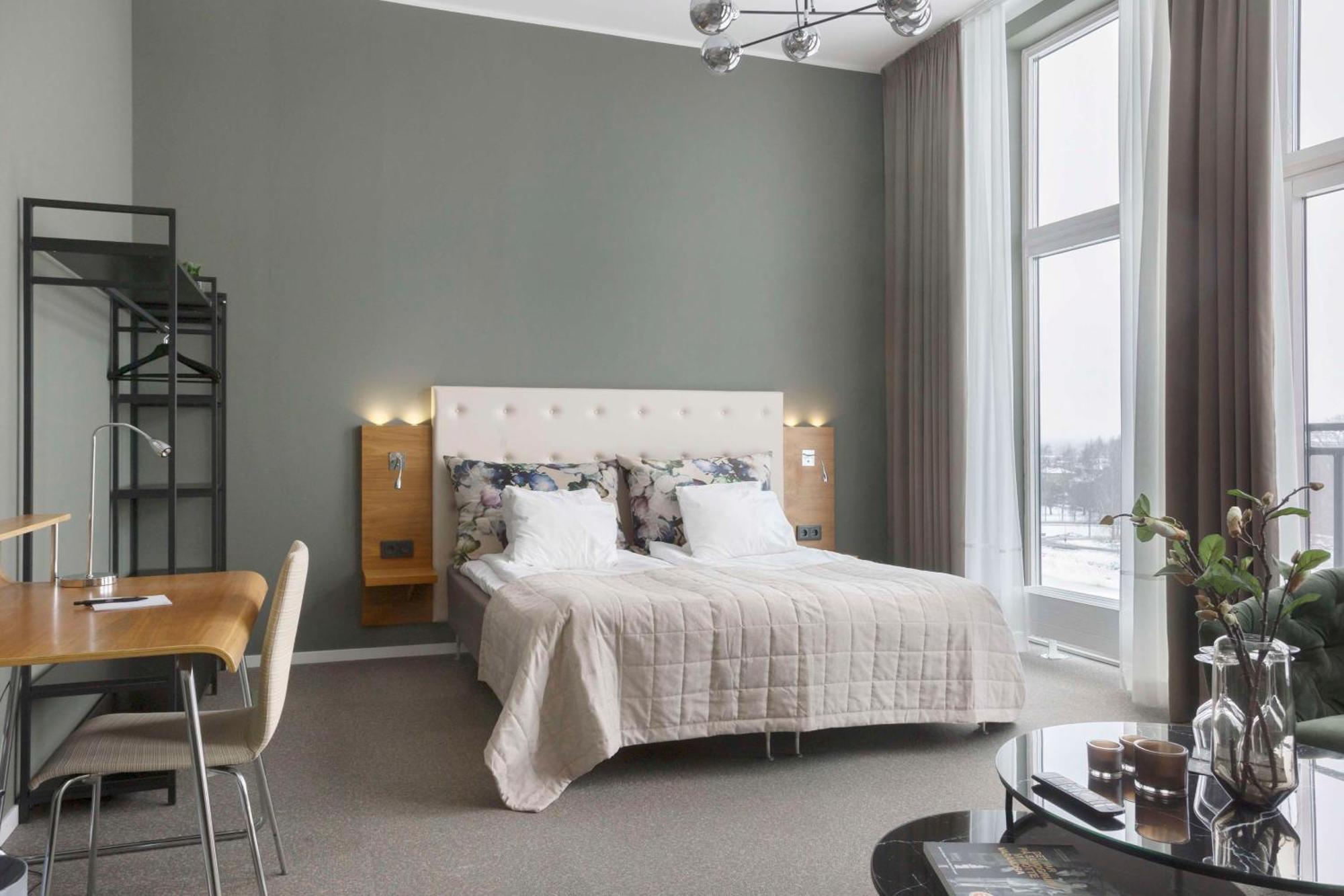 Studio with Two Single Beds, Sofa Bed and Sea View - Non-Smoking